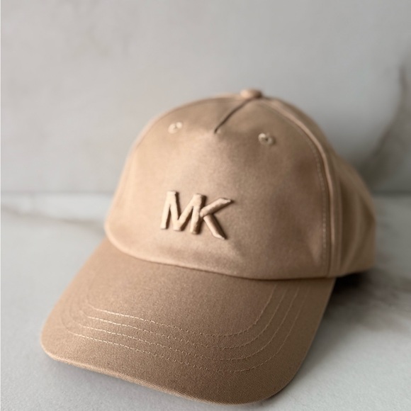 NW Michael Kors Cap - Picture 3 of 10